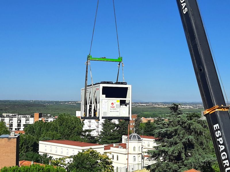 Versnelde bouw van een koelsysteem voor een kliniek in Spanje